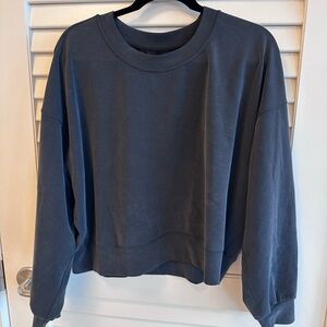 lulemon perfectly oversized crop crew 
*softstreme - size 10 - black